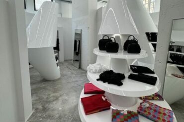 ドーバー・ストリート・マーケットの3氏、ザ・ファッション・アワーズでイザベラ・ブロウ・アワードを共同受賞へ - FashionNetwork 日本