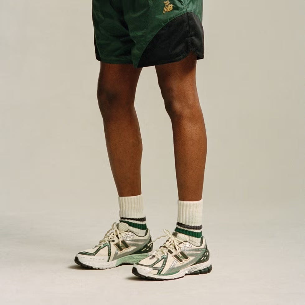 ニューバランスを履いた足