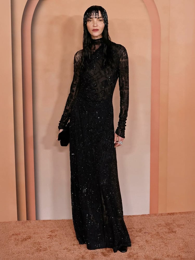 ドーハでのガラにて、ジョルジオ・アルマーニをまとったマリアカルラ・ボスコーノ