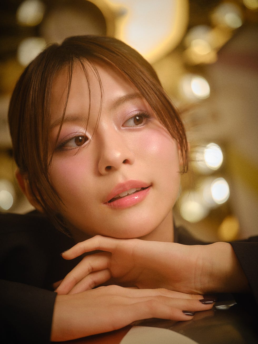 永瀬莉子が彩る、2つのホリデーリップ。“ディオール アディクト リップ マキシマイザー”新作で叶える、冬の表情