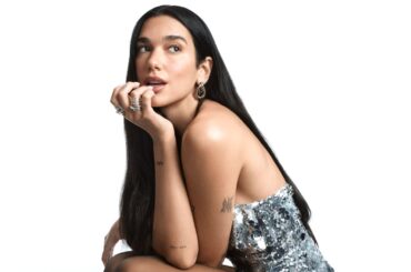 デュア・リパ×アウグスティヌス バーダー。「DUA」が叶える、日常を変える3ステップスキンケア | Vogue Japan