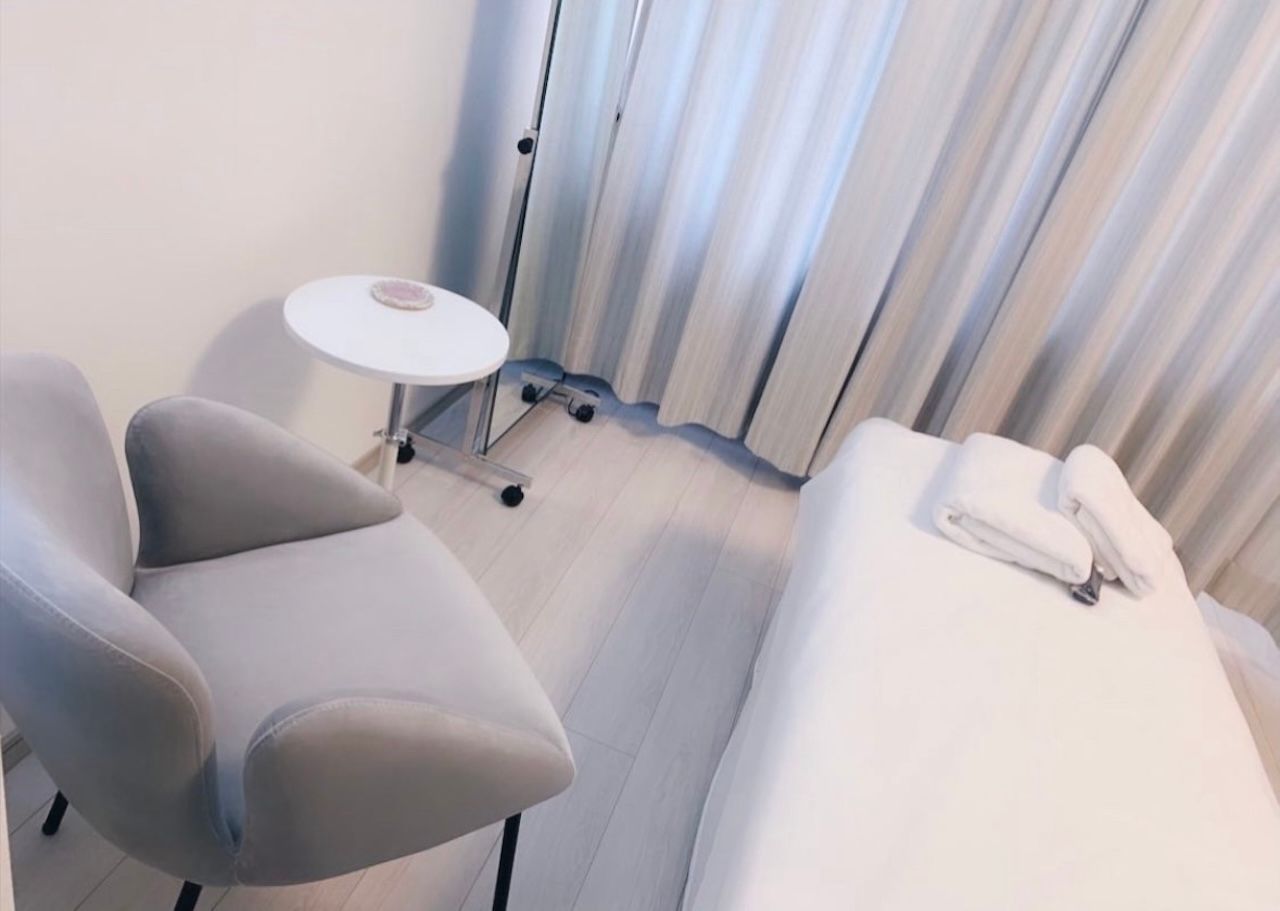 今回体験したボディ×フェイシャルは120分 ￥38000。ほか、ボディ80分（腸マッサージ込み） ￥29000、ヘッドスパ 80分 ￥27000、サーモシェイプ 60分 ￥29000、モビリフト 40分...