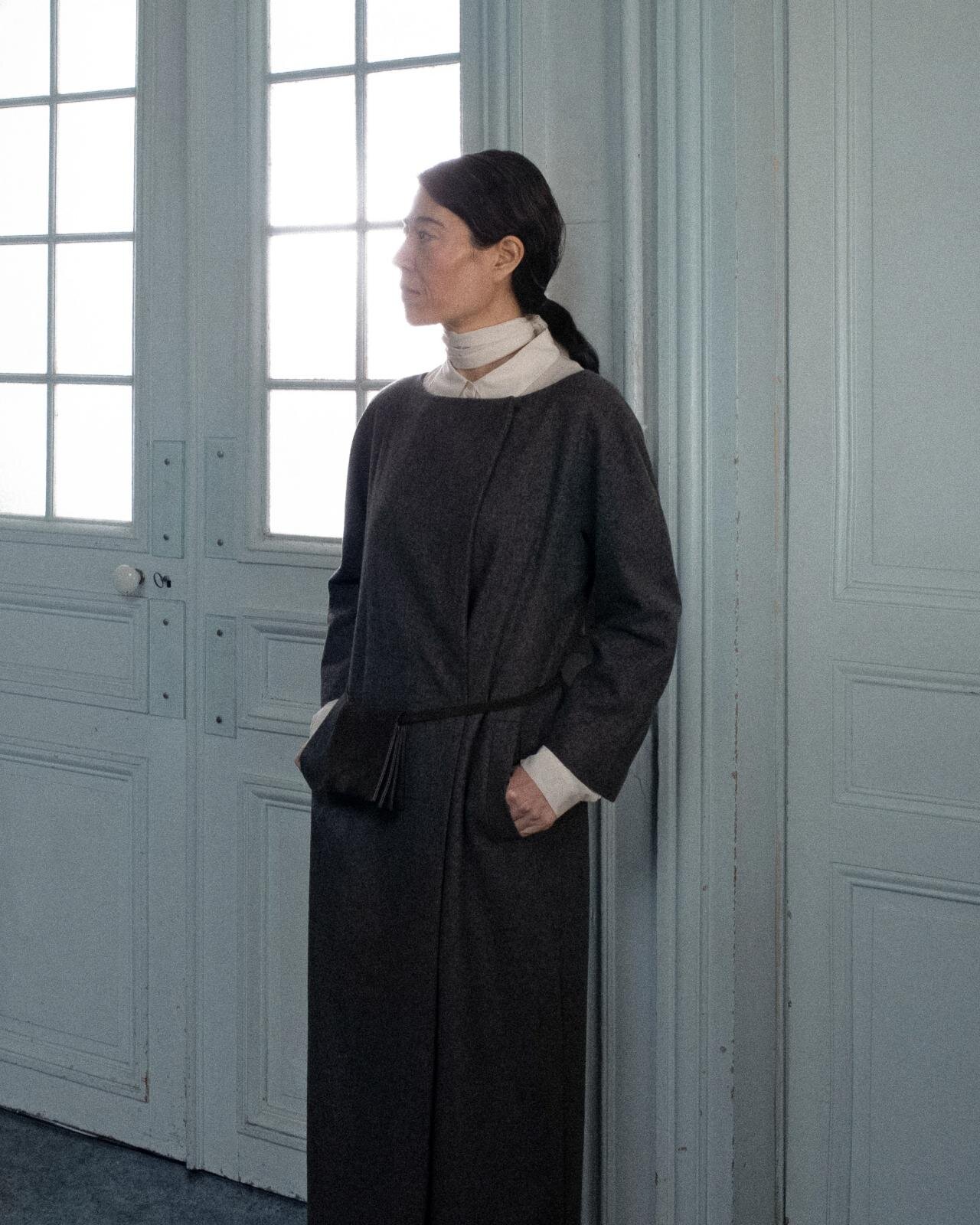 ラウンデッド ショルダー ロング ジャケット 69,300円