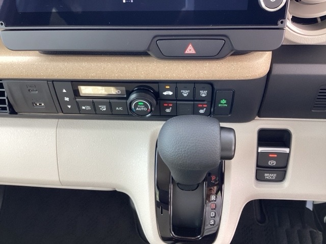 冬の寒い時期はシートが冷たく、座るのも嫌ですよね?シートヒーター付きですので心配ありません!!冬でもポカポカです!!