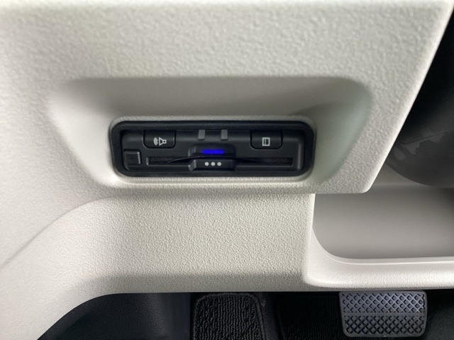 ETCも付いておりますので、高速道路の料金所もノンストップ通過可能ですよ^^是非揃えたい装備ですね!