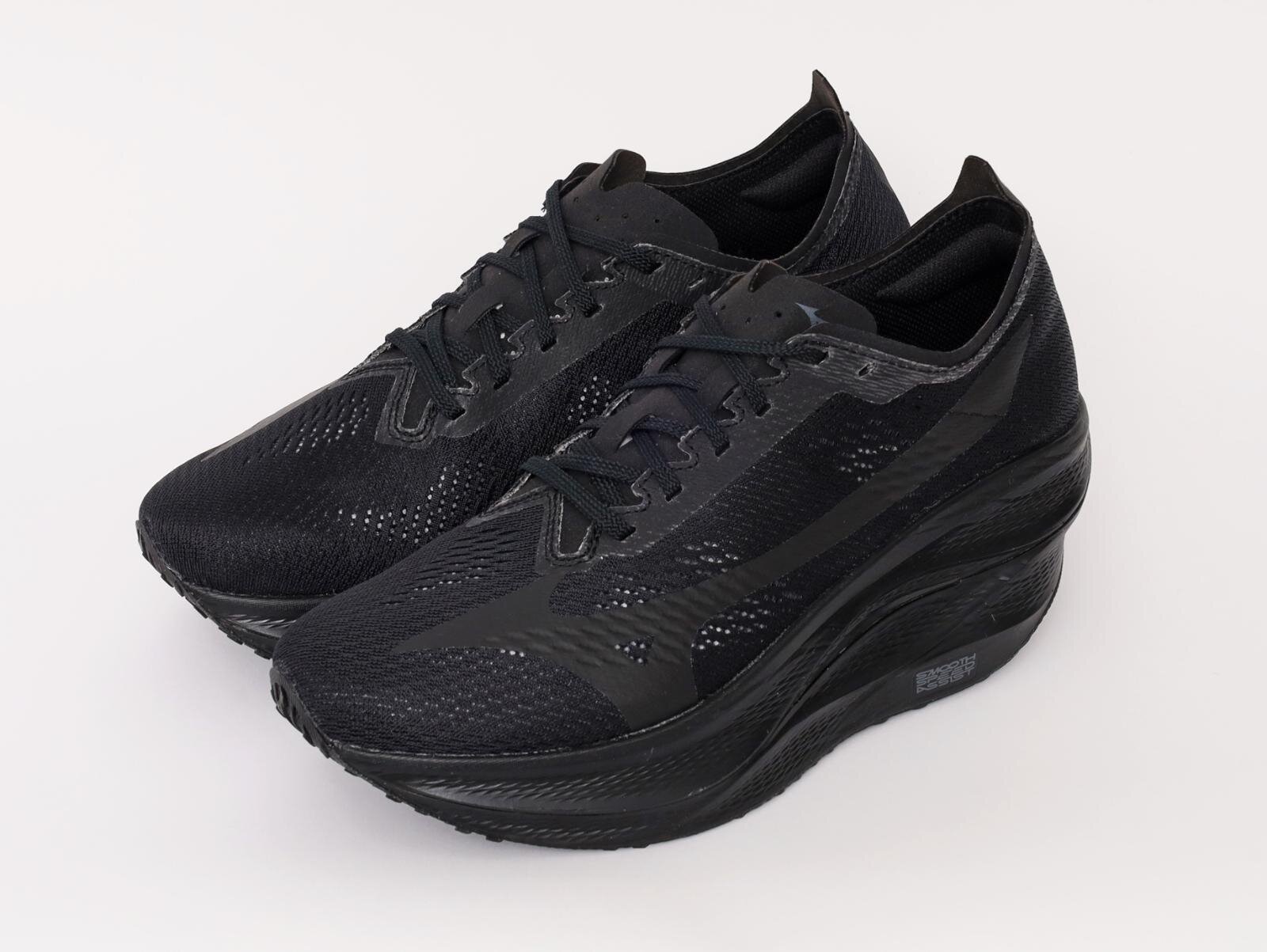 コム デ ギャルソン×ミズノ「ミズノ ウエーブリベリオン プロ3」 56,100円