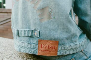 デニムが主役に：今季、ファッションのコラボレーションがタイムレスなアイコンを再解釈 - FashionNetwork 日本