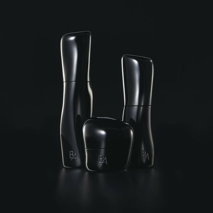 左から／ポーラ  B.A  ローション 120ml  ￥23,100・ポーラ  B.A クリーム 30g ￥38,500・ポーラ B.A ミルク 80ml  ￥23,100