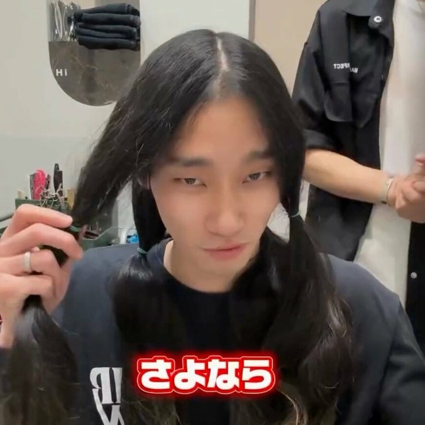 2年伸ばした超ロン毛に「さよなら」→短髪イケメン誕生!アフター姿に「超カッコいいし別人!」の声