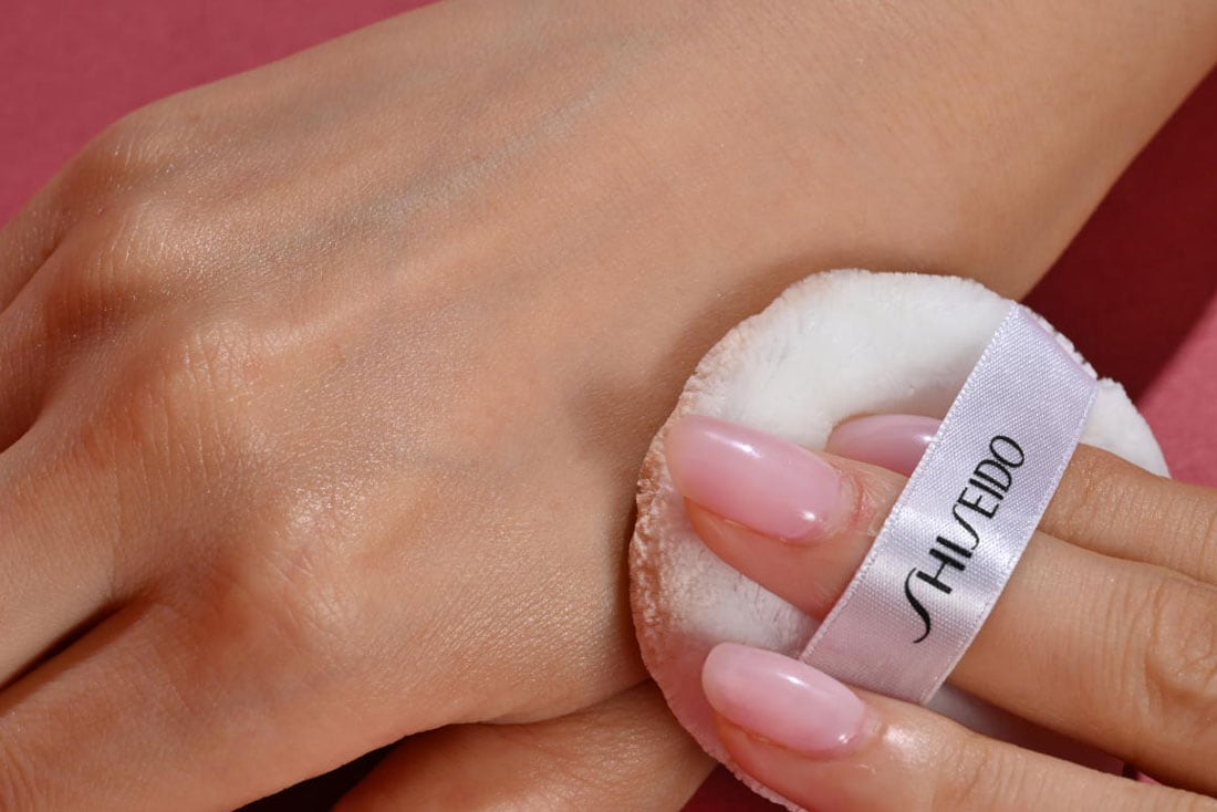 「02 Smoothing MATTE」は、内側からほんのり光を感じるソフトマットな仕上がり。