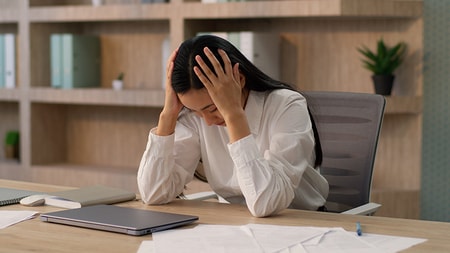 花形部署の美容部員が抑うつ状態に!?「ルッキズム」優先の職場にはびこる憂鬱の原因を解明_img0