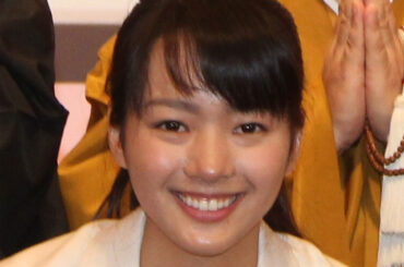 テレ朝・紀真耶アナ、グアム旅行で水着姿にファン歓喜「七五三」の息子持つ母と思えぬ“反則”級の若さ | Smart FLASH/スマフラ[光文社週刊誌]