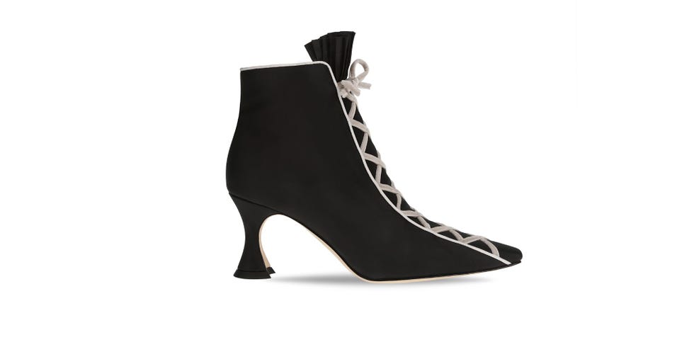 マノロブラニクのマリーアントワネット限定カプセルコレクション