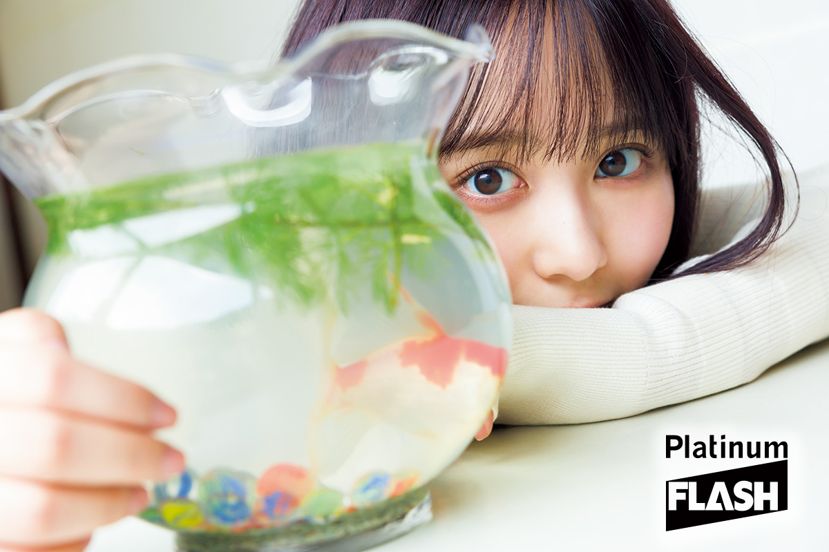 乃木坂46 佐藤璃果【Platinum FLASH Vol.23】