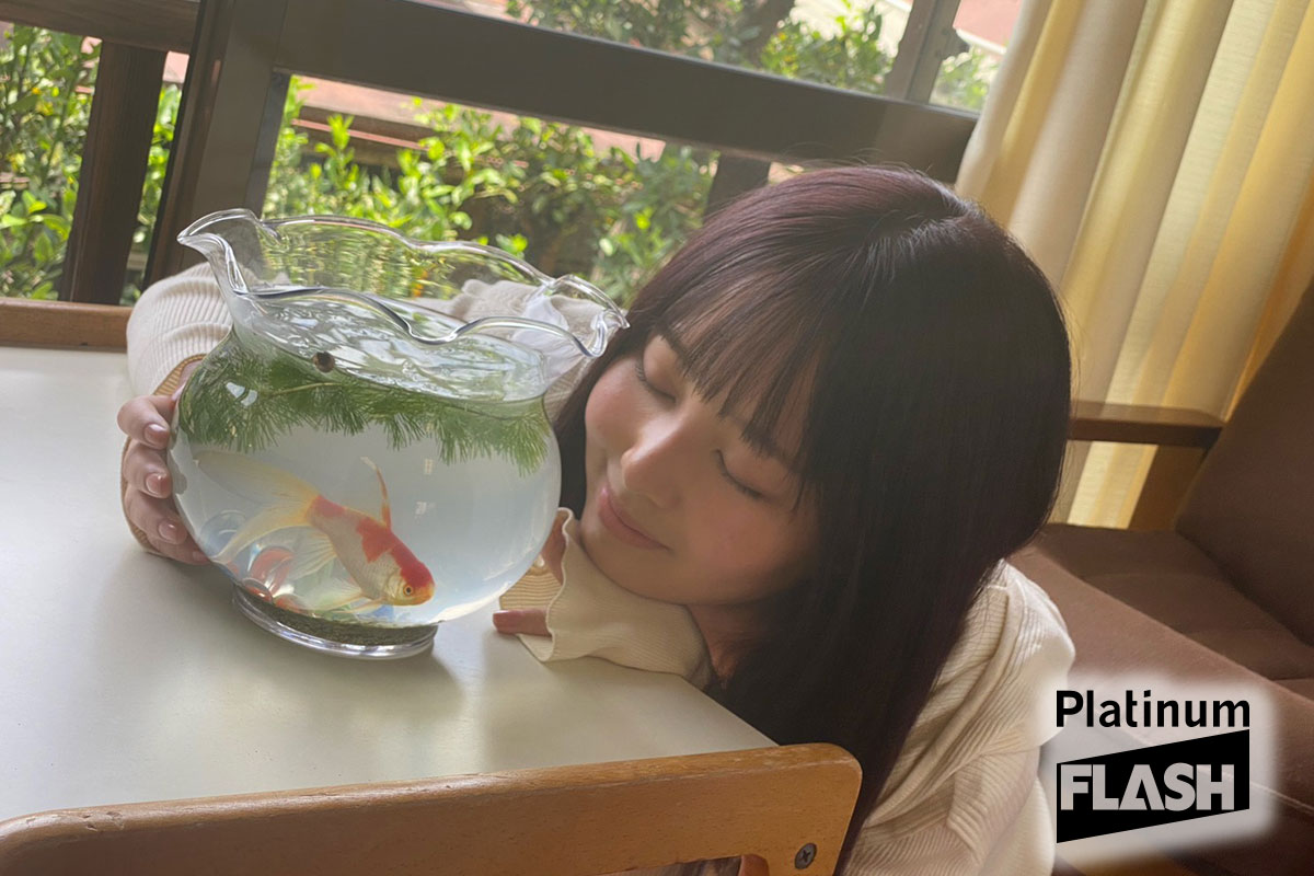 乃木坂46 佐藤璃果【Platinum FLASH Vol.23】