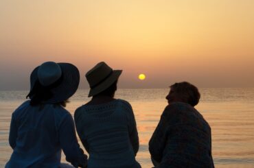 「閉経すると女じゃなくなる」は本当か？ 日本の半分以上が50代過ぎなのに、まだそんな説を信じるつもり!?【美容ジャーナリスト 齋藤 薫さんと考える「閉経」】｜OTONA SALONE