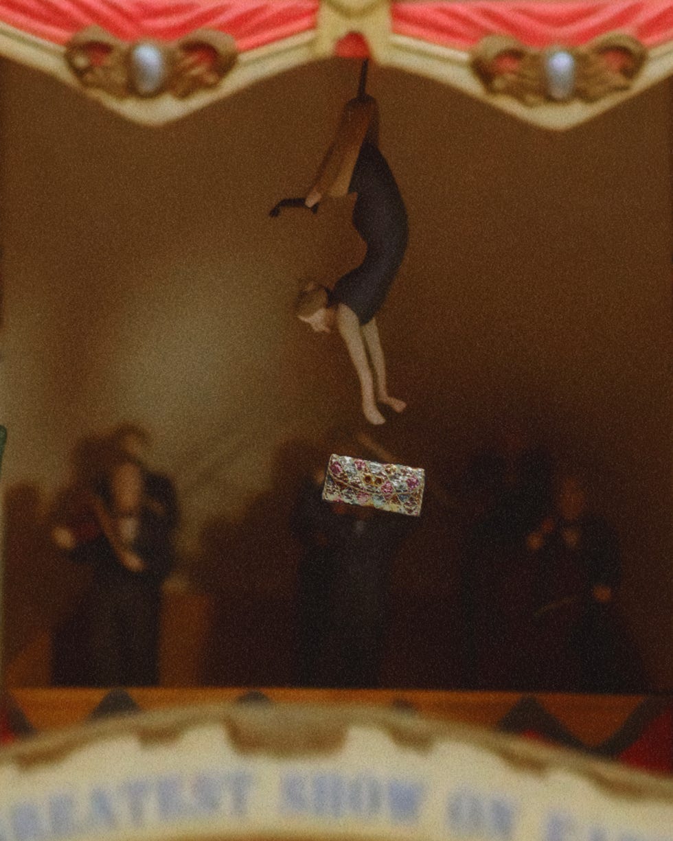 il progetto creativo digitale per la borsa devain di valentino garavani