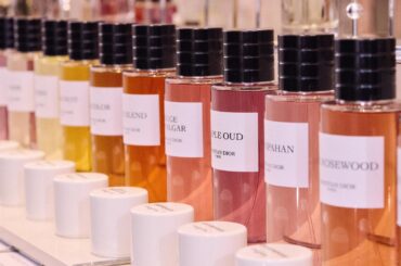 ディオール国内初「ラ コレクシオン プリヴェ」中心の路面店が丸の内に、山本美月の“運命の香り”は？ [ページ2 / 全2ページ]