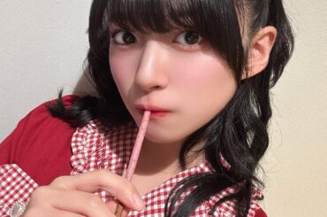 進藤あまね イチゴポッキーでポッキーの日を祝う