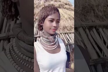 紅泥族最漂亮女孩馬上要嫁給族長爺爺了 #原始部落 #內容啟發搜索 #紀錄片 #非洲生活