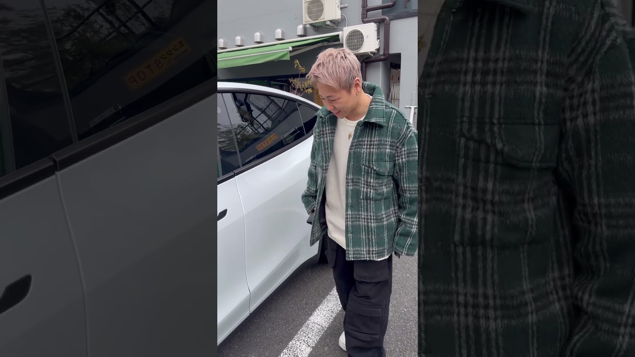 新車を愛でる城戸VS蹴飛ばす武尊 新車を愛でる城戸VS蹴飛ばす武尊