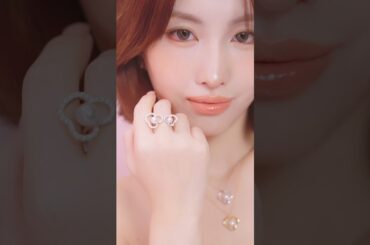 TWICEのMOMOが“チャンツ“と楽しむ「TASAKI ホリデーコレクション」。 #MOMO #모모 #モモ #TWICE #트와이스 #MISAMO