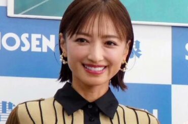 “奇跡の53歳” 望月理恵のミニスカショットにファン歓喜…大手事務所の “美しすぎる取締役” としての顔も