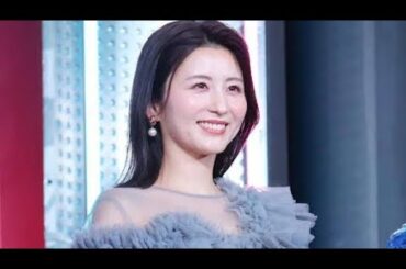 ＜宇賀なつみ＞透け感トップス　大人のワントーンコーデ　「TikTokトレンド大賞2025」でMC