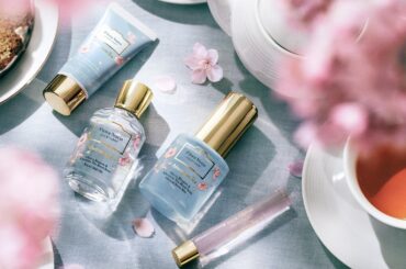 フローラノーティス ジルスチュアート26年春コスメ、“桜と紅茶”香るロールオンフレグランスなど - ファッションプレス