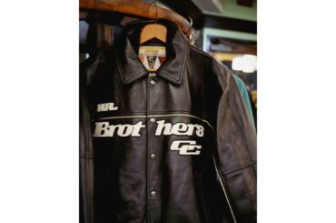 アヴィレックス × ミスターブラザーズ・カットクラブ　両ブランド名をあしらったレザージャケットを発売
