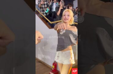 【ITZY】イェジとユナにグータッチチャレンジしてみた#itzy #イェジ #ユナ  #yeji #yuna #kpop #seoul #shorts