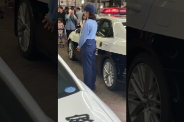 県警にも岡崎紗絵級の、美人警察官居るんだな草