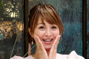 56歳 渡辺美奈代「ミニドレス」アイドル衣装で見せた美脚に「リアルお人形」「違和感が無いのが凄すぎる」（LIMO） - Yahoo!ニュース