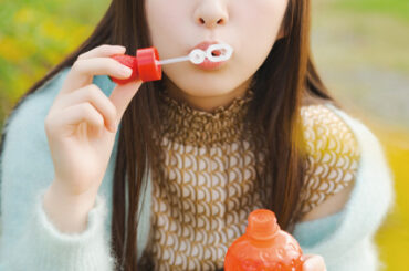 乃木坂46小川彩、透明感抜群な『BOMB』初ソログラビア　裏表紙に登場【独占カットあり】 | ORICON NEWS | 国内海外のニュース