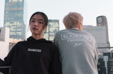 BLACKPINKのワールドツアー日本公演を記念して「フラグメント」とのアパレルコレクションが登場 - WWDJAPAN