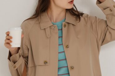 ベージュのトレンチコートとミント、バーガンディの組み合わせがおしゃれすぎる！【FUDGE FRIEND おしゃれさんの毎日コーディネート vol.623｜うさみ】 | FUDGE FRIEND | ファッション