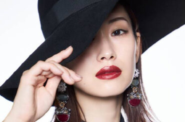 愛希れいか 2026-2027年カレンダー「Elysia」発売！メイクをテーマに“至上の美”をイメージ | UNIVERSAL PRESS（ユニバーサルプレス）