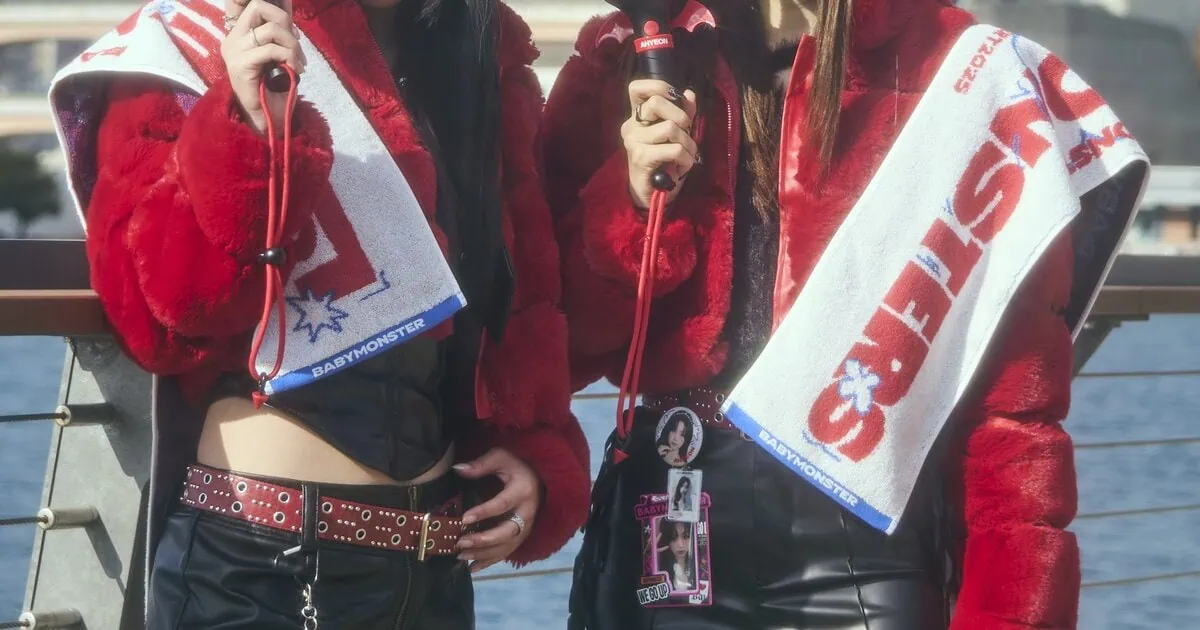 BABYMONSTERファンのライブファッションがすごかった！「HOT SAUCE」なりきり多発のMONSTIEZスナップを神戸ファイナルで敢行