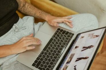 ビル・ゲイツ氏の娘、著名人が支援するAIファッション企業向けに3,000万ドルを調達 - FashionNetwork 日本