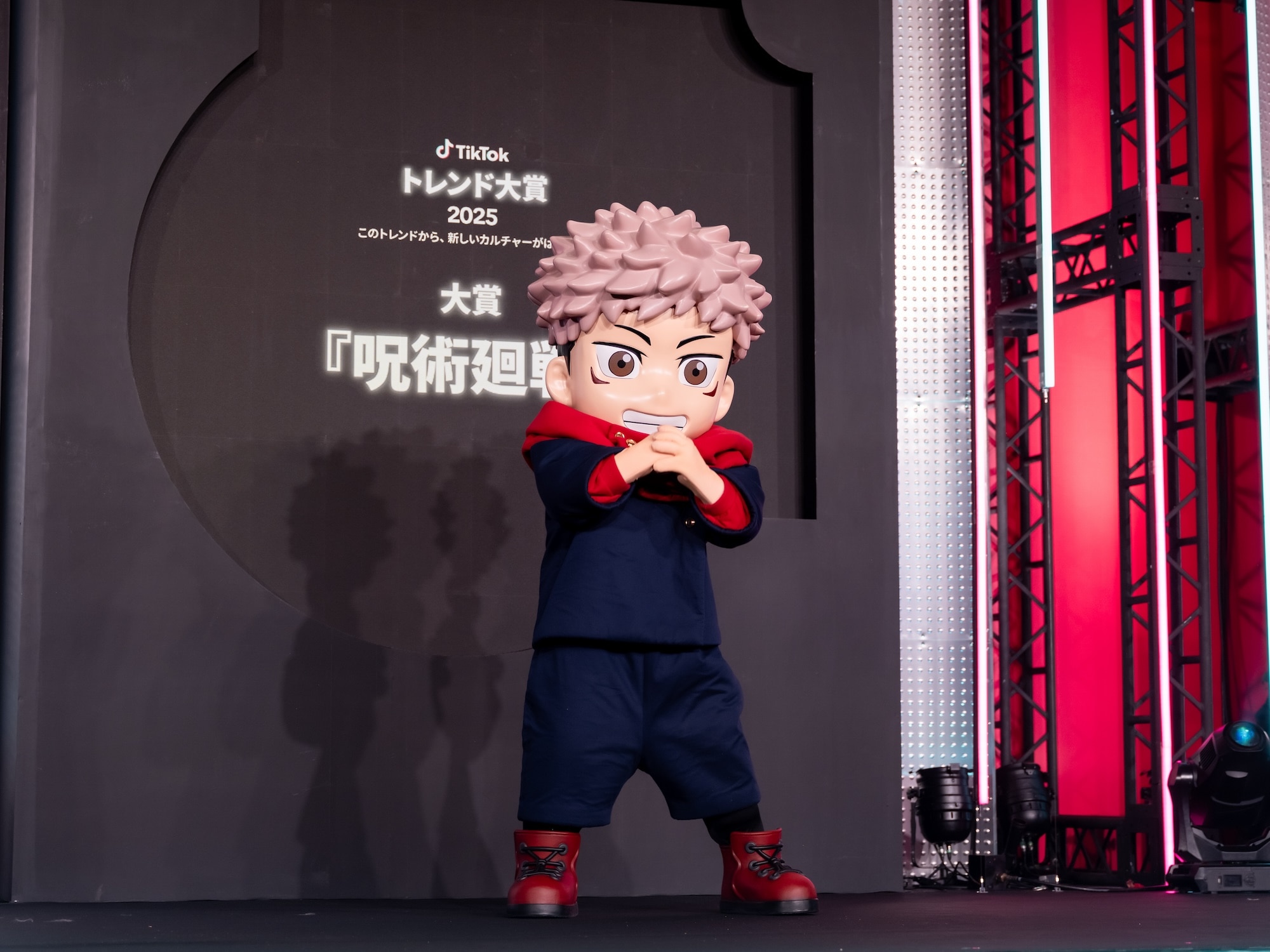 大賞を受賞した呪術廻戦から虎杖悠仁が登場