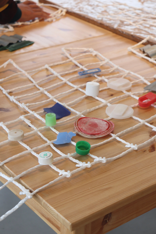 【鹿児島県日置市】海洋漂着ゴミを使った衣装を身に纏う「なないろファッションショー」  ／ 地域交流・活性拠点ひよし吉日