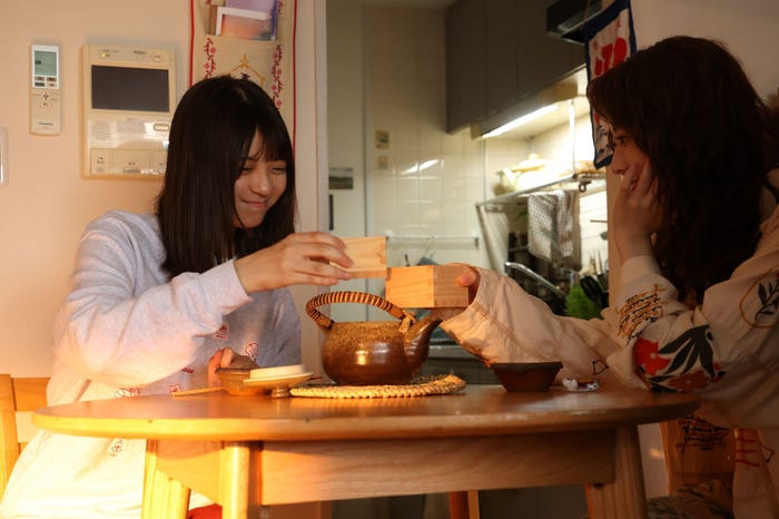 冨里奈央、岩本蓮加「ふたりエスケープ」第3話（C）田口囁一・一迅社／「ふたりエスケープ」製作委員会