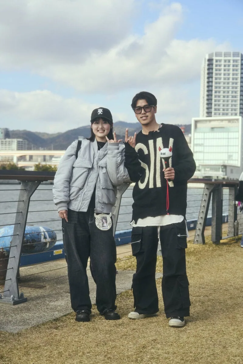 BABYMONSTERファンのライブファッションがすごかった！「HOT SAUCE」なりきり多発のMONSTIEZスナップを神戸ファイナルで敢行