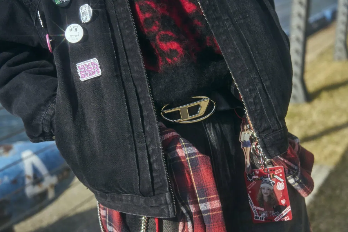 BABYMONSTERファンのライブファッションがすごかった！「HOT SAUCE」なりきり多発のMONSTIEZスナップを神戸ファイナルで敢行