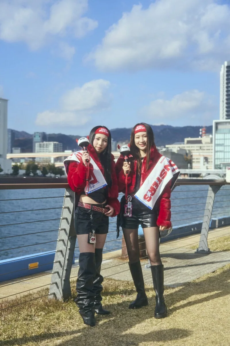 BABYMONSTERファンのライブファッションがすごかった！「HOT SAUCE」なりきり多発のMONSTIEZスナップを神戸ファイナルで敢行