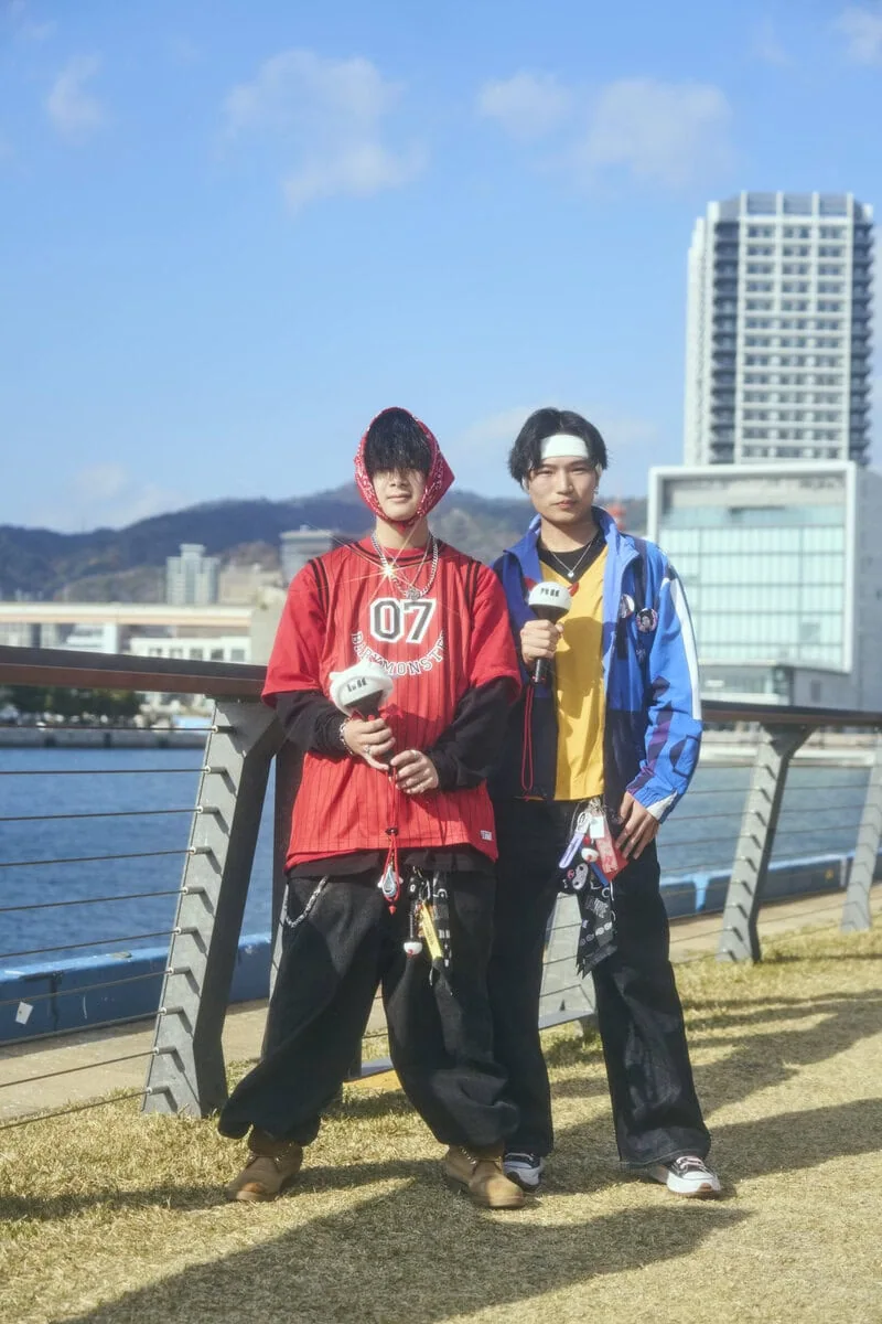 BABYMONSTERファンのライブファッションがすごかった！「HOT SAUCE」なりきり多発のMONSTIEZスナップを神戸ファイナルで敢行