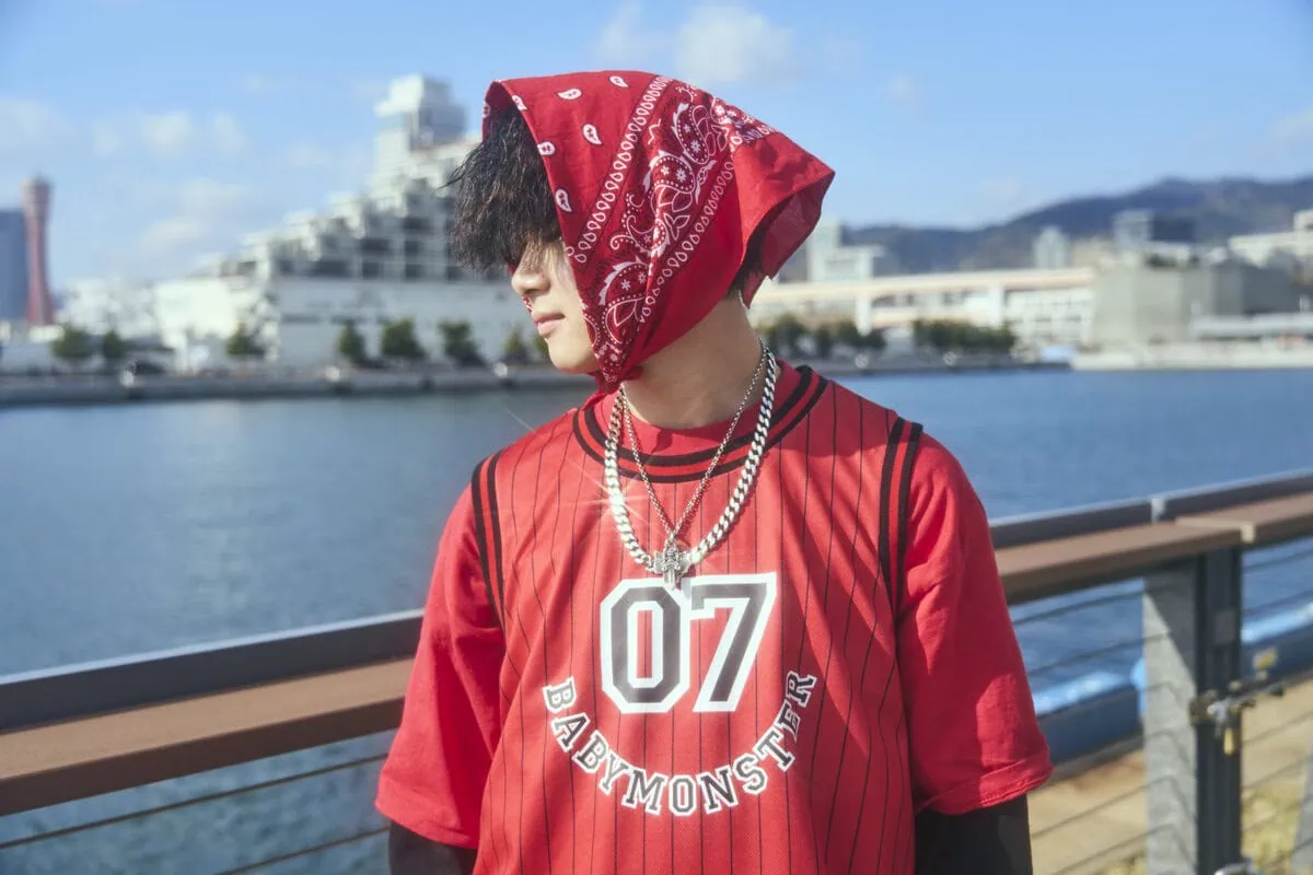 BABYMONSTERファンのライブファッションがすごかった！「HOT SAUCE」なりきり多発のMONSTIEZスナップを神戸ファイナルで敢行