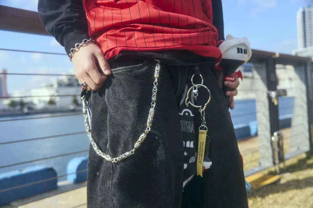 BABYMONSTERファンのライブファッションがすごかった！「HOT SAUCE」なりきり多発のMONSTIEZスナップを神戸ファイナルで敢行