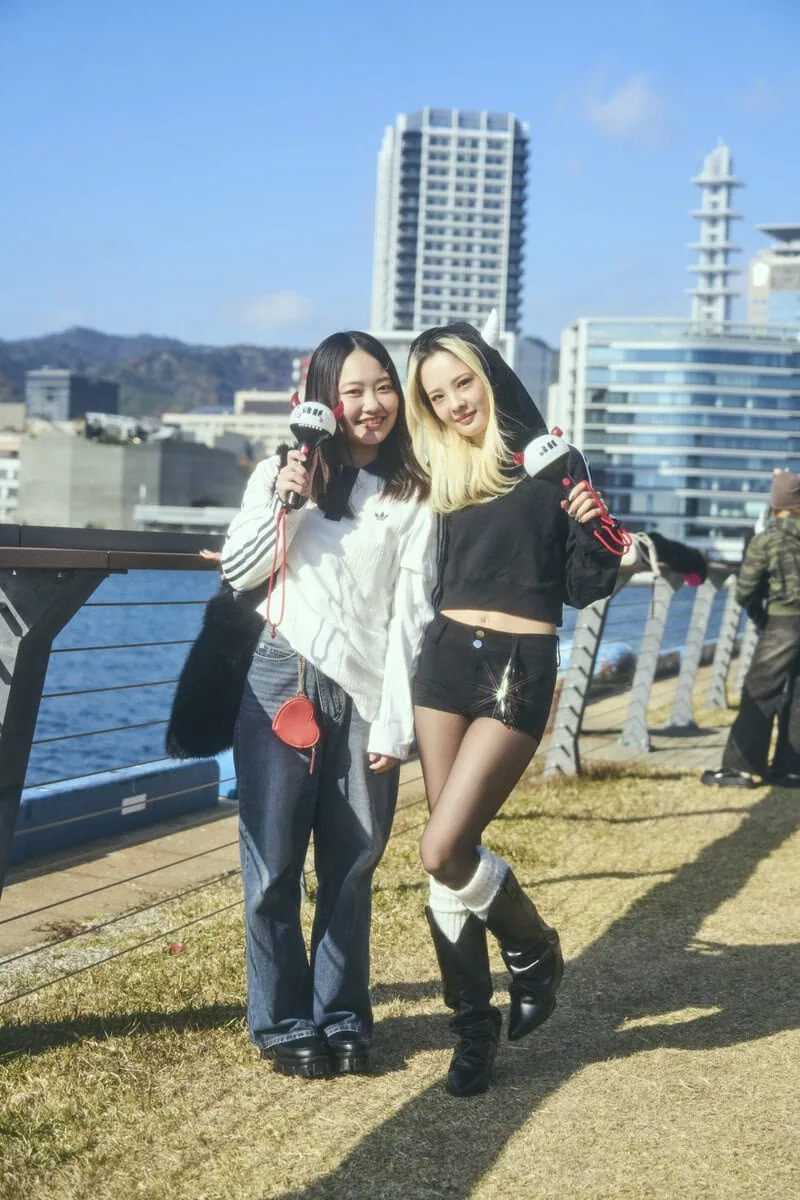 BABYMONSTERファンのライブファッションがすごかった！「HOT SAUCE」なりきり多発のMONSTIEZスナップを神戸ファイナルで敢行