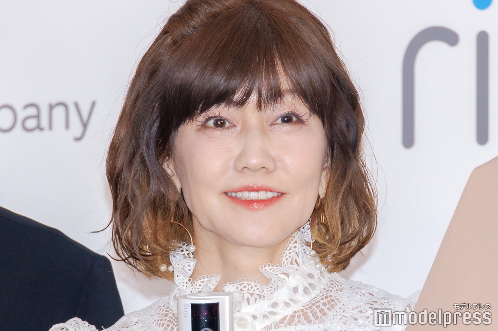 松本伊代、ミニスカAKB48衣装を堂々着こなし「スタイル抜群」「一生現役アイドルですごい」と反響 – モデルプレス 松本伊代、ミニスカAKB48衣装を堂々着こなし「スタイル抜群」「一生現役アイドルですごい」と反響 - モデルプレス